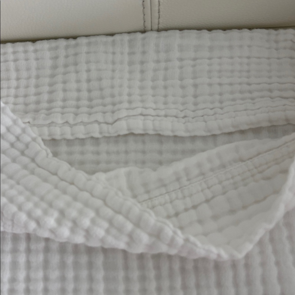 Alto Organic Cotton Gauze White Standard Pillowcases Set of 2 - Picture 3 of 5